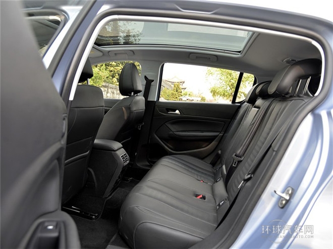 2015款 1.6T 自動睿馳版