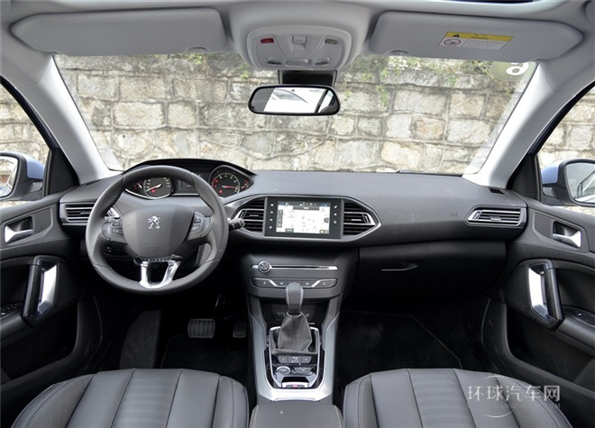 2015款 1.6T 自動(dòng)睿馳版