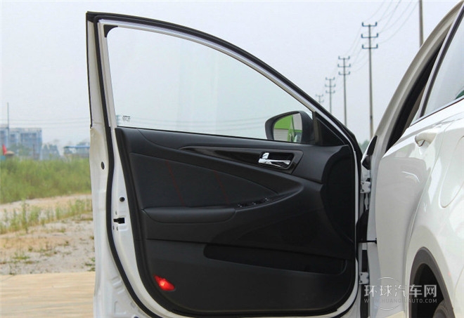 2015款 1.6L 手動(dòng)致酷型 國IV