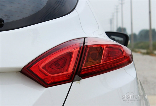 2015款 1.6L 手動致酷型 國IV