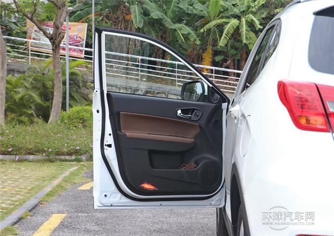 2015款 1.8T 自動四驅豪華導航版