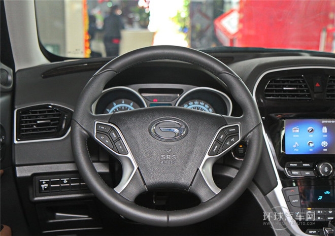 2015款 2.0L 自動兩驅(qū)豪華導(dǎo)航版