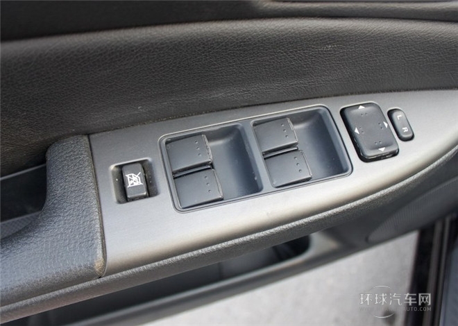 2015款 2.0L 自動豪華型