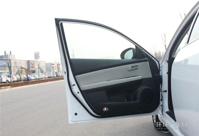 2015款 2.0L 自動豪華版