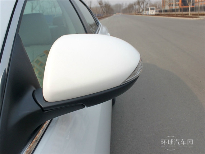 2015款 2.0L 自動豪華版