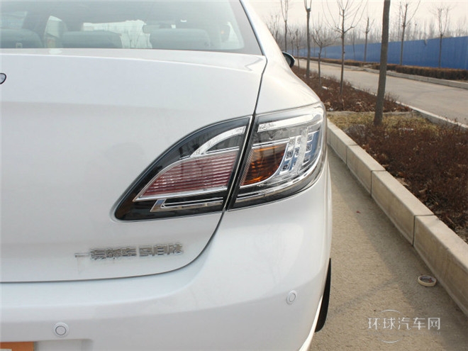 2015款 2.0L 自動豪華版