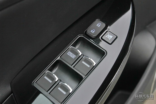 2015款 1.5L 手動舒適型