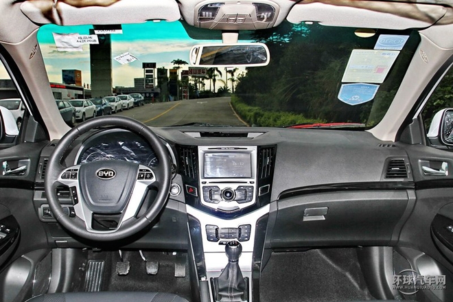 2015款 1.5L 手動舒適型