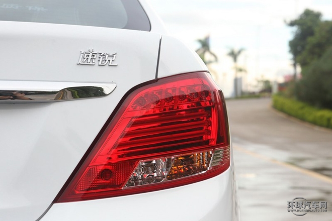 2015款 1.5L 手動舒適型