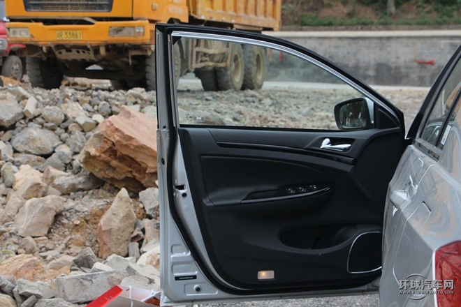 2015款 1.5L 自動豪華型