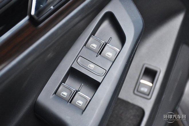 2015款 230TSI 自動(dòng)豪華型