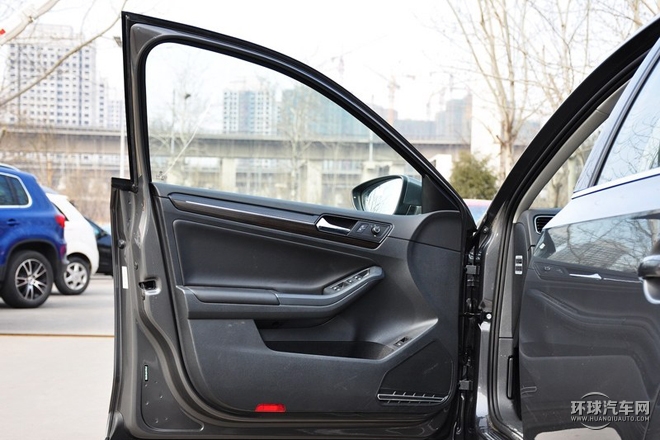 2015款 230TSI 自動(dòng)豪華型