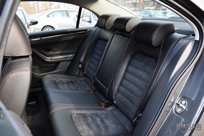 2015款 230TSI 自動豪華型