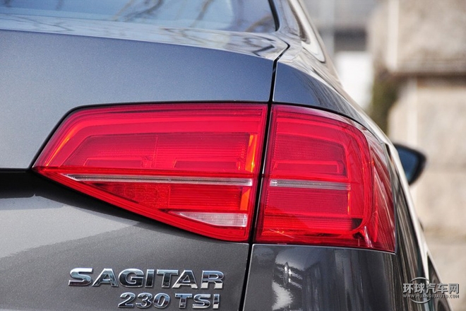 2015款 230TSI 自動豪華型