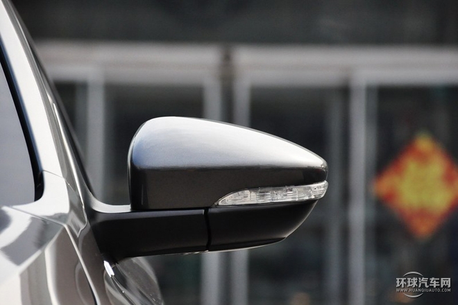 2015款 230TSI 自動豪華型