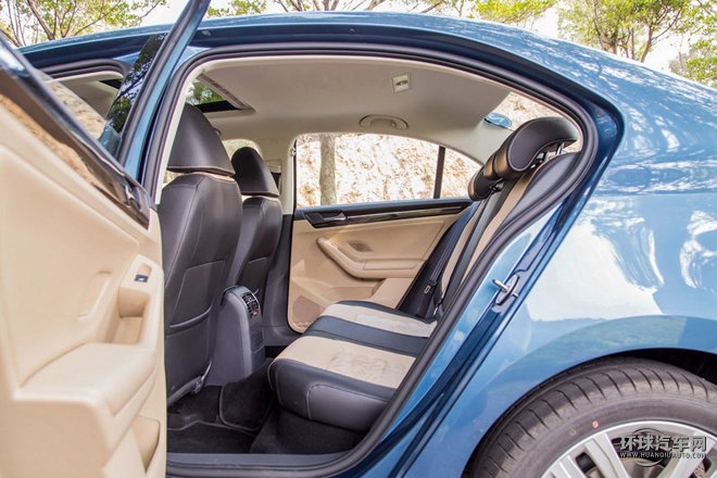 2015款 230TSI 自動舒適型