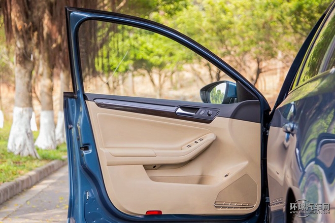 2015款 230TSI 自動舒適型