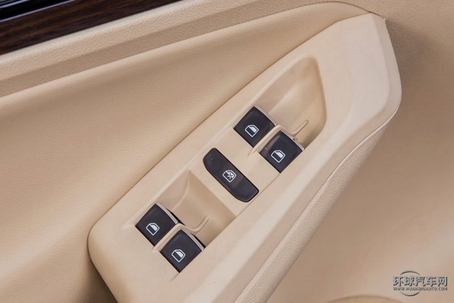 2015款 230TSI 自動舒適型