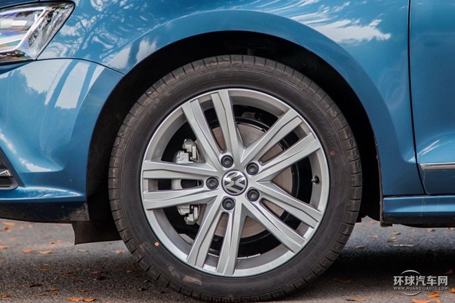 2015款 230TSI 自動舒適型