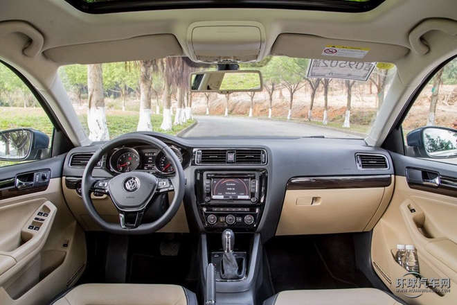 2015款 230TSI 自動(dòng)舒適型