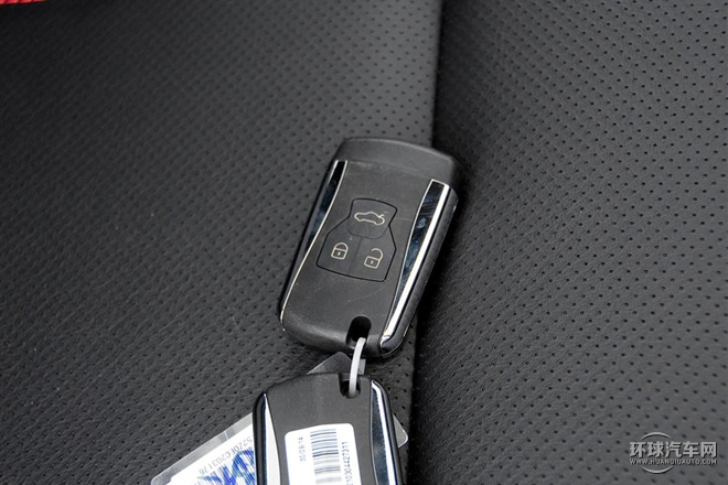 2015款 運(yùn)動版 2.0L 自動豪華型