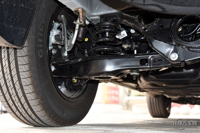 2015款 運(yùn)動(dòng)版 2.0L 自動(dòng)尊貴型