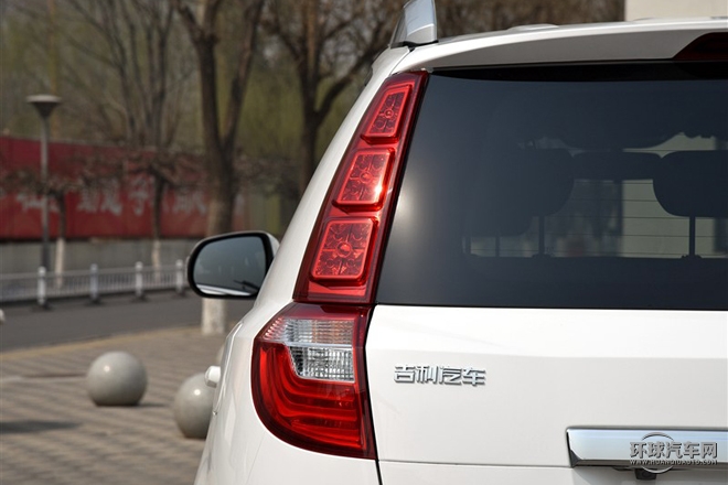 2015款 運(yùn)動(dòng)版 2.0L 自動(dòng)尊貴型