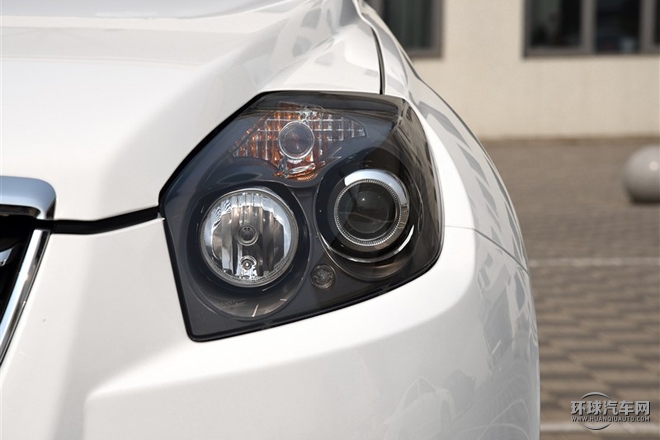 2015款 運(yùn)動(dòng)版 2.0L 自動(dòng)尊貴型