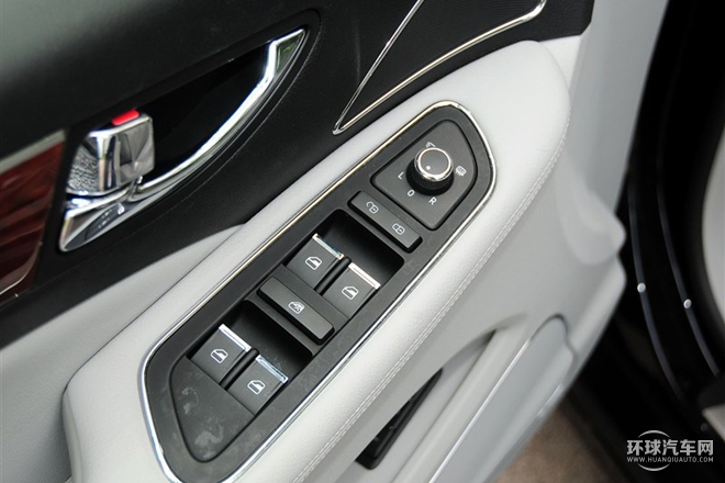 2015款 3.0L 尊貴型