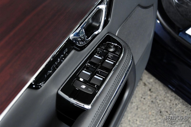 2015款 XJL 2.0T 兩驅典雅商務版