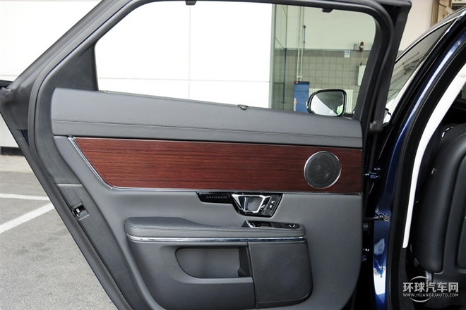 2015款 XJL 2.0T 兩驅典雅商務版