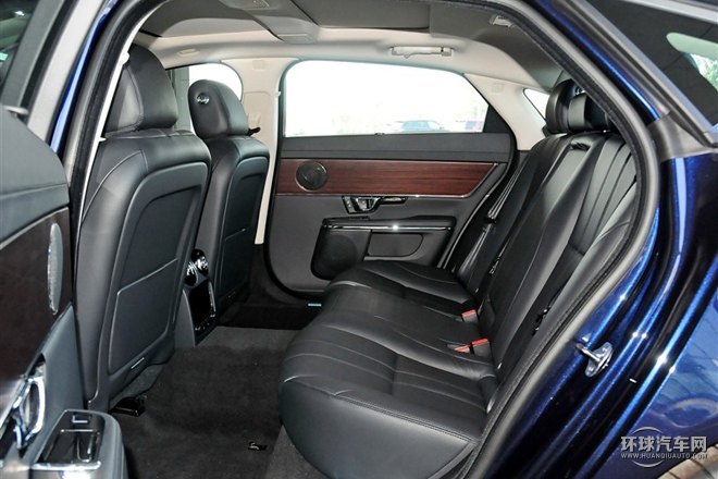 2015款 XJL 2.0T 兩驅典雅商務版