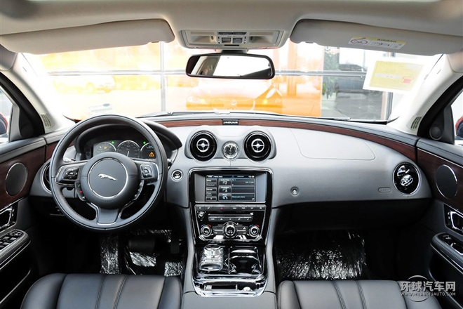 2015款 XJL 2.0T 兩驅典雅商務版