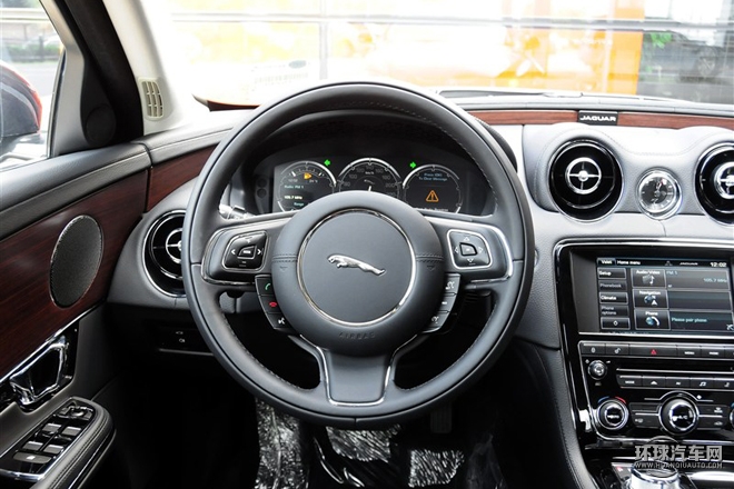 2015款 XJL 2.0T 兩驅典雅商務版