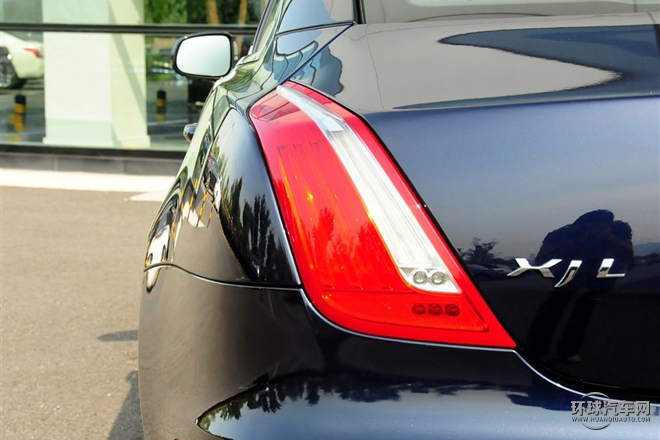 2015款 XJL 2.0T 兩驅典雅商務版