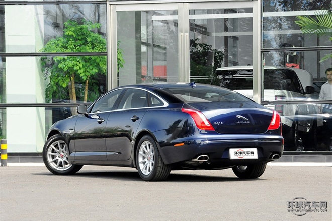 2015款 XJL 2.0T 兩驅典雅商務版