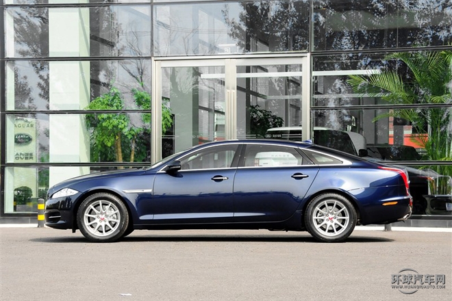 2015款 XJL 2.0T 兩驅典雅商務版