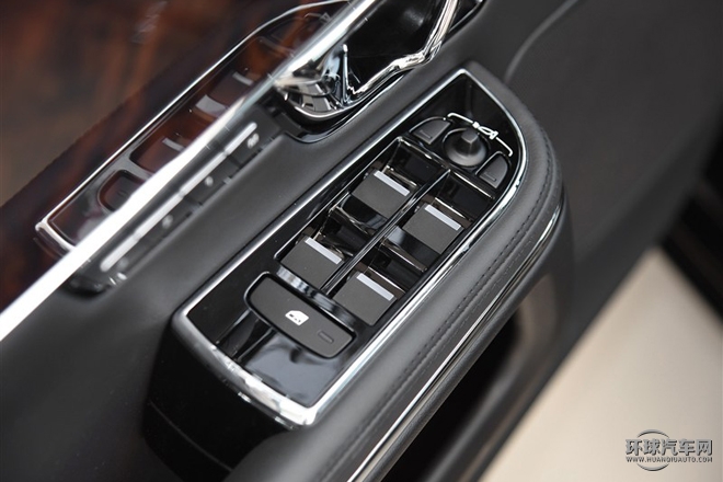 2015款 XJL 2.0T 兩驅(qū)全景商務(wù)版