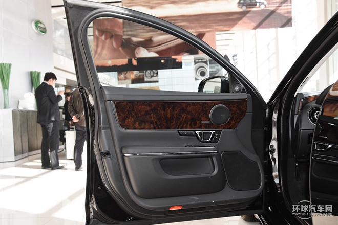 2015款 XJL 2.0T 兩驅全景商務版