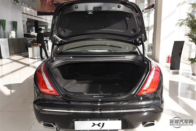 2015款 XJL 2.0T 兩驅全景商務版