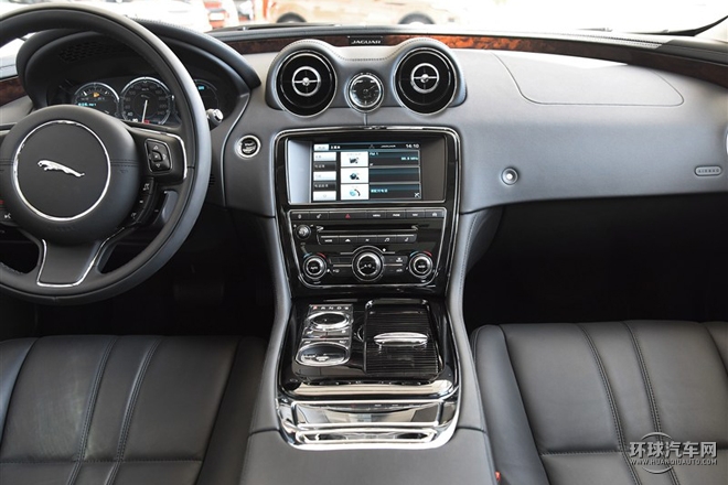 2015款 XJL 2.0T 兩驅(qū)全景商務(wù)版