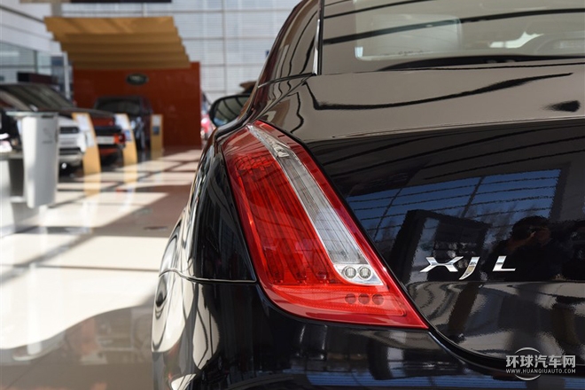 2015款 XJL 2.0T 兩驅(qū)全景商務(wù)版