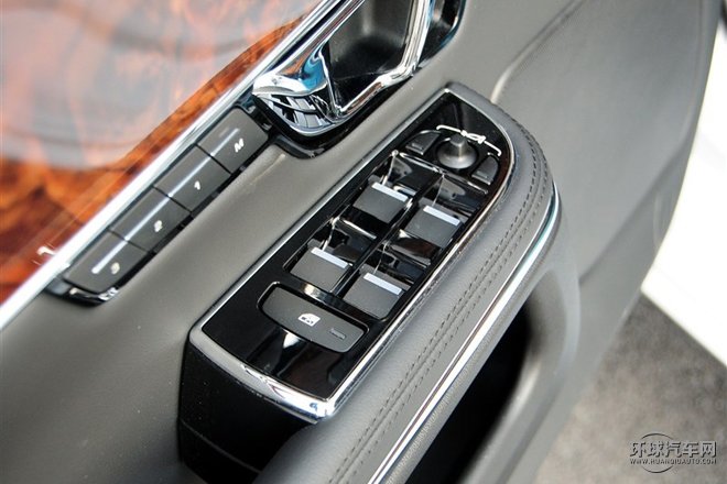 2015款 XJL 2.0T 兩驅尊享商務版