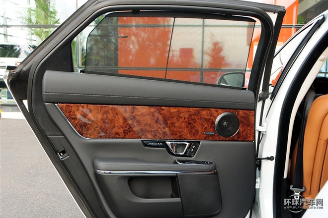 2015款 XJL 2.0T 兩驅尊享商務版