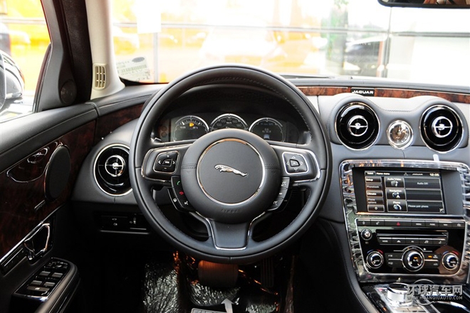 2015款 XJL 2.0T 兩驅尊享商務版