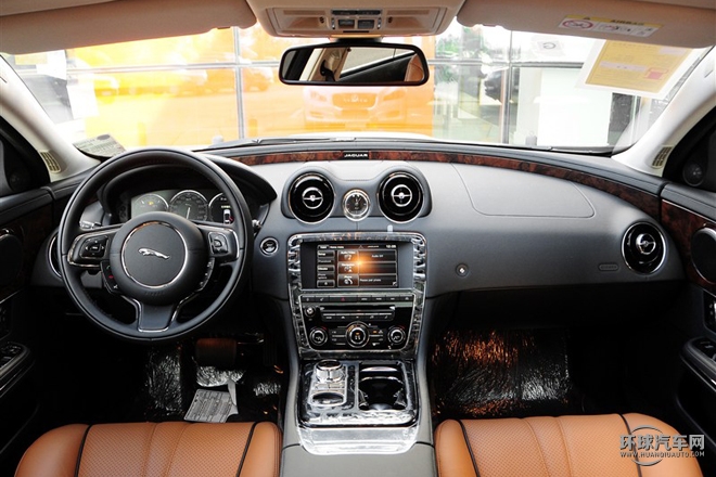 2015款 XJL 2.0T 兩驅尊享商務版