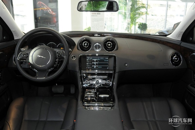 2015款 XJL 3.0 SC 兩驅(qū)全景商務版