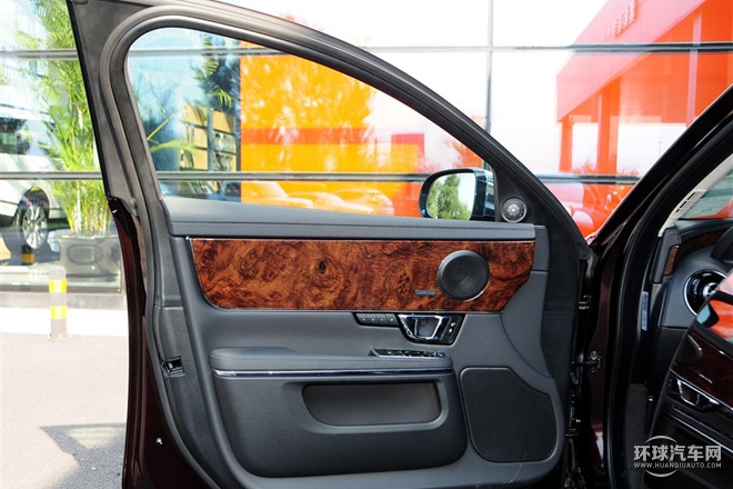 2015款 XJL 3.0 SC 四驅全景商務版