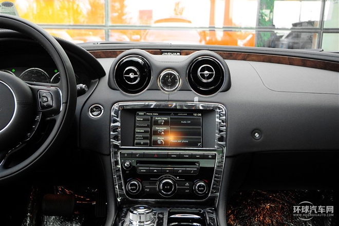 2015款 XJL 3.0 SC 四驅(qū)全景商務(wù)版