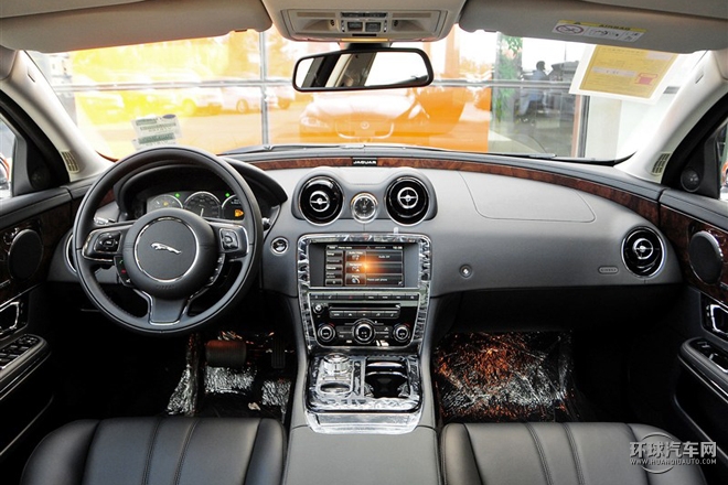 2015款 XJL 3.0 SC 四驅(qū)全景商務版